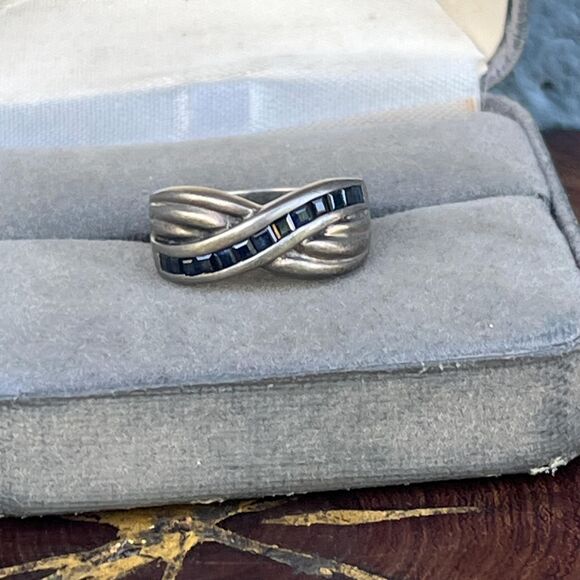 Vintage Cocktail Ring Size 6 3/4 With Blue Sapphire and Sterling Silver Band - Picture 3 of 9